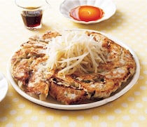 もやしたっぷりで節約、だけどボリューム満点で食べごたえ◎！「ダブルもやし餃子」