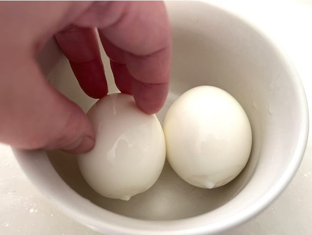 フォークはむきにくさあり！ゆで卵には画鋲がおすすめ