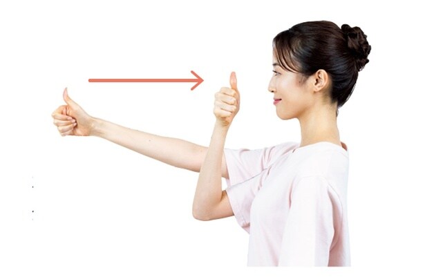 Routine_2：眼筋トレ＆ストレッチをする　目が疲れる距離でピントを合わせる