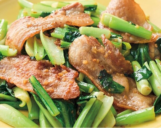 忙しい日もジャッと炒めて完成！「豚バラと小松菜のにんにくみそ炒め」