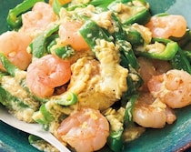 切っておくだけの下ごしらえで時短調理！「えびとピーマンの卵炒め」