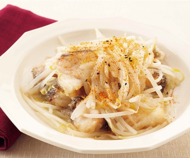 たらのピリ辛もやしあんかけ（料理・外処佳絵、撮影・木村拓）