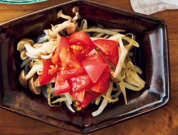 ポン酢とトマトのヘルシーなドレッシングが◎！「もやしのトマポンサラダ」