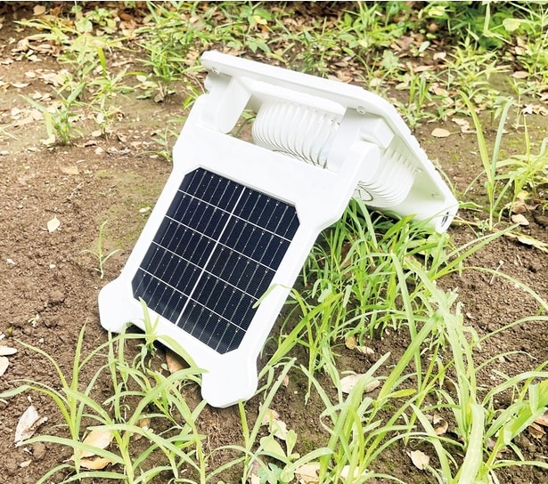 もしものときも太陽光で充電できる電源不要のUSB（タイプC）＆ソーラー充電式。10,000mAhの大容量です