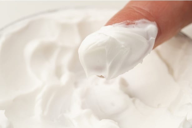 シール剥がしにはハンドクリーム？専用液なしで気持ちいい仕上がり