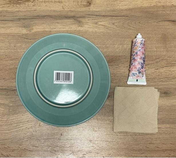 準備するものはハンドクリームと拭き取り用のペーパーのみ！（▶︎次へ）