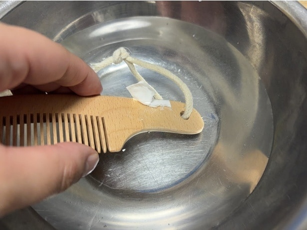 40℃～50℃位のお湯に10分ほど浸す（▶︎次へ）