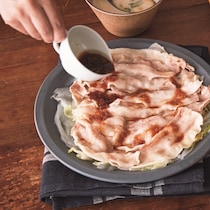 レンジで簡単！豚バラのうまみを白菜が吸って絶品の蒸し料理2選