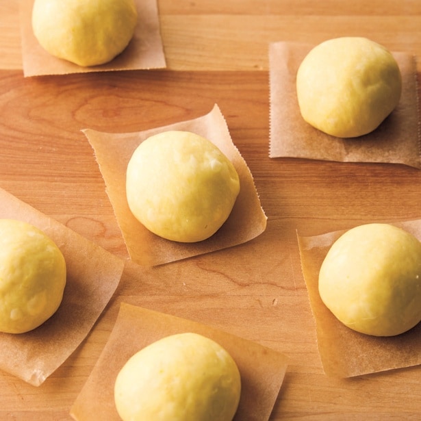 二次発酵（前）▶︎オーブンの発酵機能で40℃に40〜50分おくと…（⇒次へ）