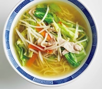 スープに溶け込んだ野菜の甘みが◎。やさしい味の 「もやしのタンメン」