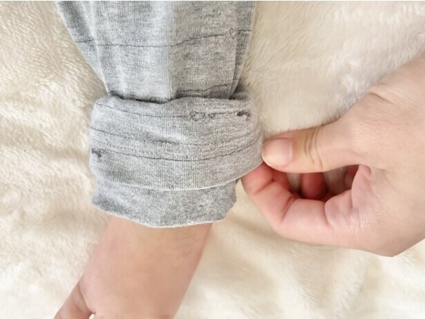 2.ゴムを隠すように裾をおろす（▶次へ）