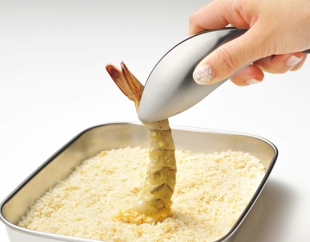 手が汚れがちなフライの衣づけにも