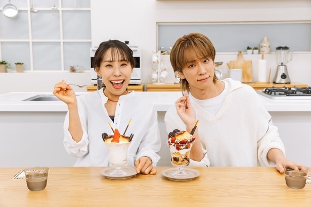 かわいいパフェとかわいい2人