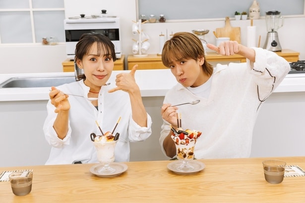 自分でデコレーションしたパフェに大満足!