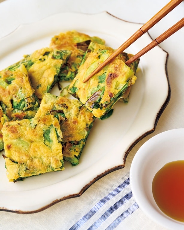 刻んでチヂミに「キャベツの外葉と軸のチヂミ」