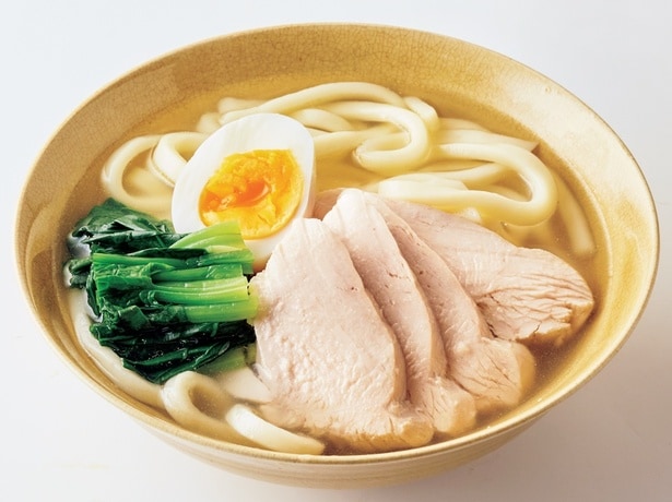塩味のだし汁で煮たうどんにのせて「とり塩うどん」に