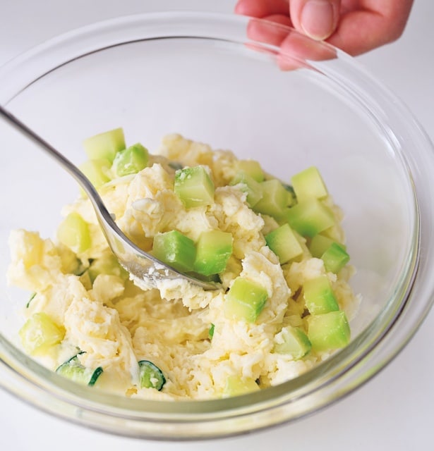 ブロッコリーの茎はポテサラのかさ増しに