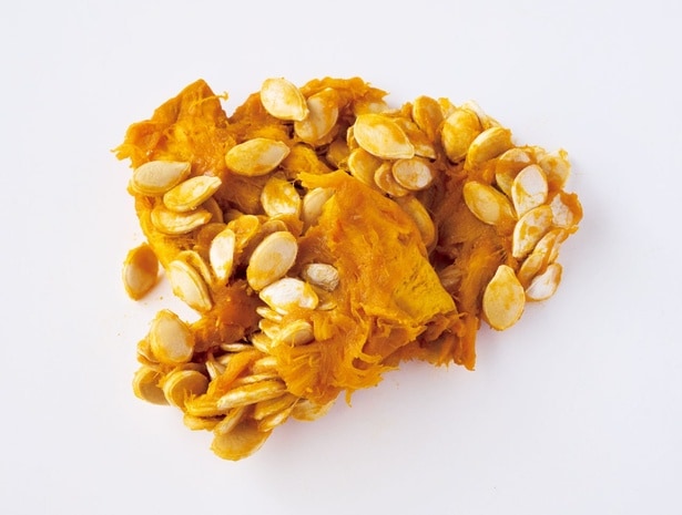 種とわたはいたみやすいので、かぼちゃを買ってきたらすぐに取り出して使うのが◎。ユニークな食感がやみつきに！