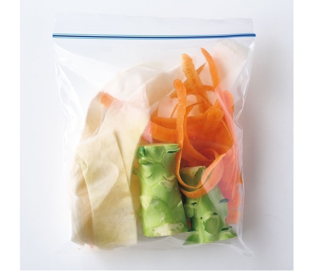 皮や茎を集めてキーマカレーに