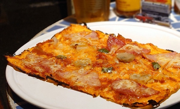 生地がパリパリのIGの本牧ピザ