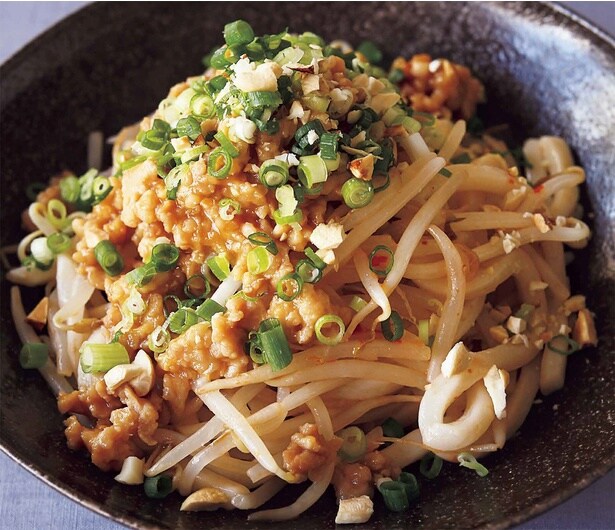 もやしとうどんがなじんで、あっさり食べられる