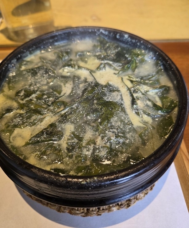 みずみずしいのに濃厚な味わいのワカメがたっぷり！予約は争奪戦！