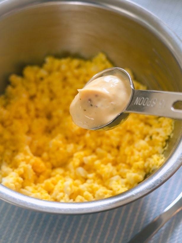 刻んだゆで卵とホリネーズをあわせて混ぜたら...