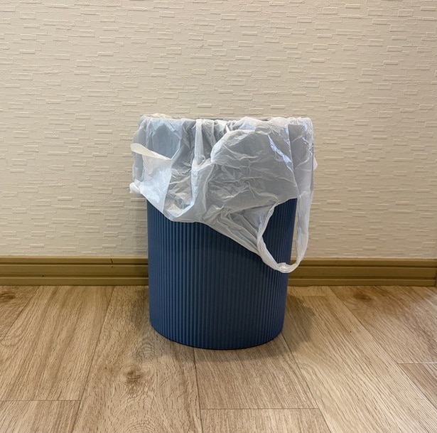 ゴミ袋のぴらぴらを隠す方法とは？（▶手順は次へ）