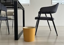 脱・生活感！ゴミ箱からはみ出す袋が消えるクリアファイル活用術