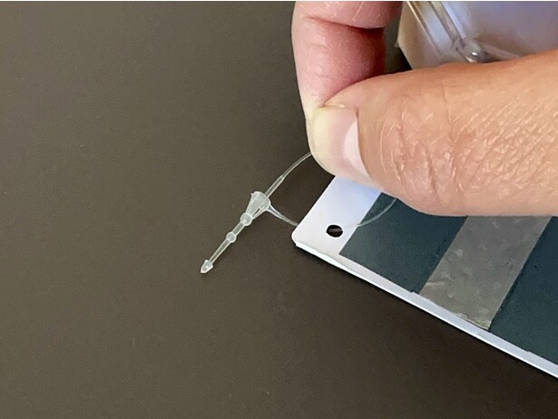 留め具からコードが引き出せるタイプなら…（▶次へ）