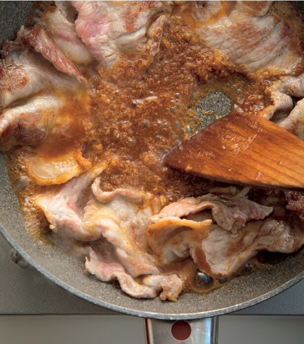 手順3 調味料を煮立ててからめる