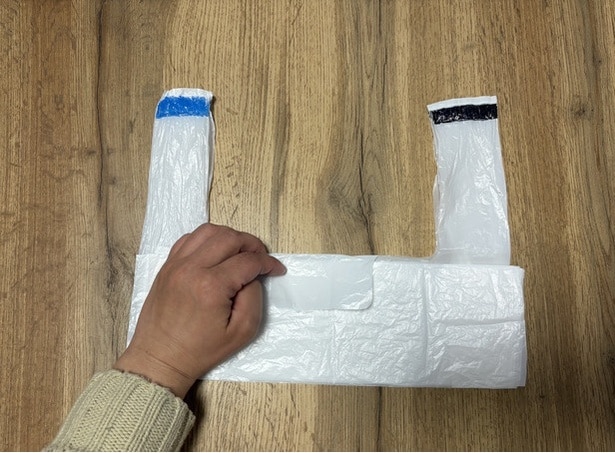 真ん中びらびらした部分を手前に折る（▶次へ）