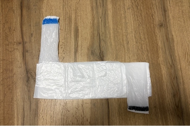 右の持ち手も手前に折る（▶次へ）