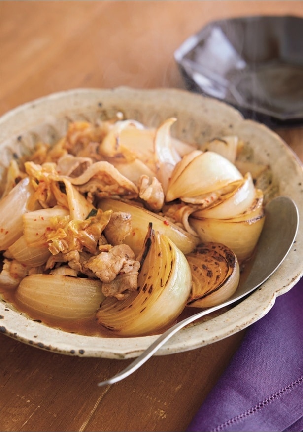 「豚バラと玉ねぎのキムチ焼き煮込み」