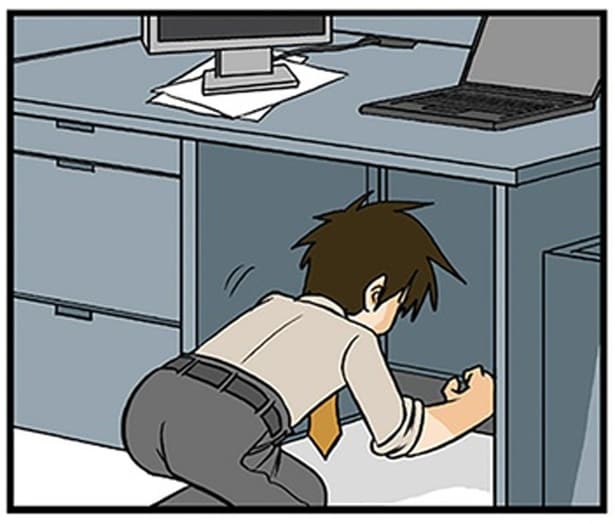 オフィスで深刻な事態!理系男子のデスク下で起きがちなこと