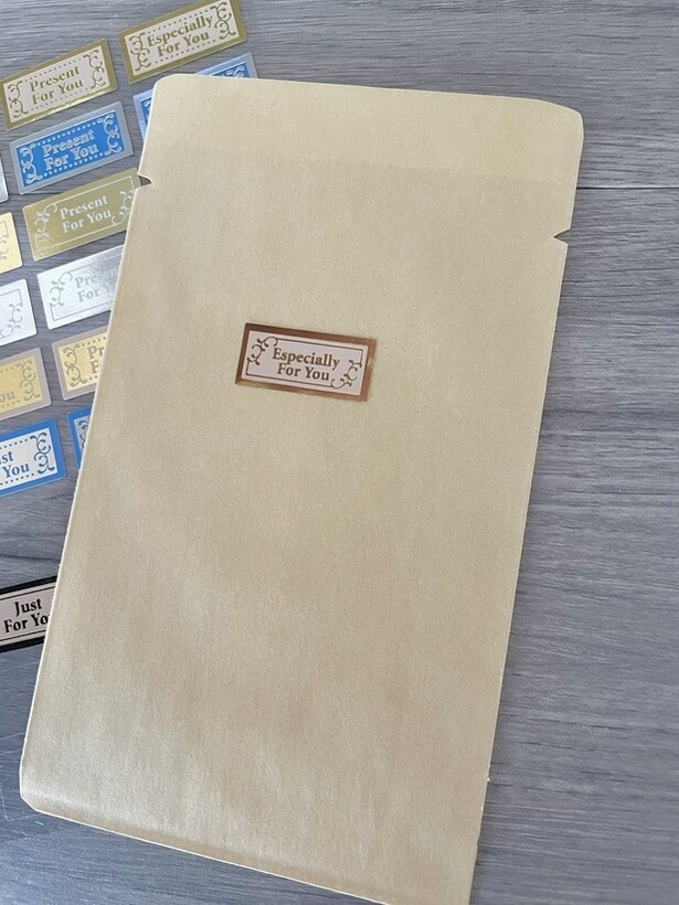 お好みの位置にシールを貼る(▶次へ)