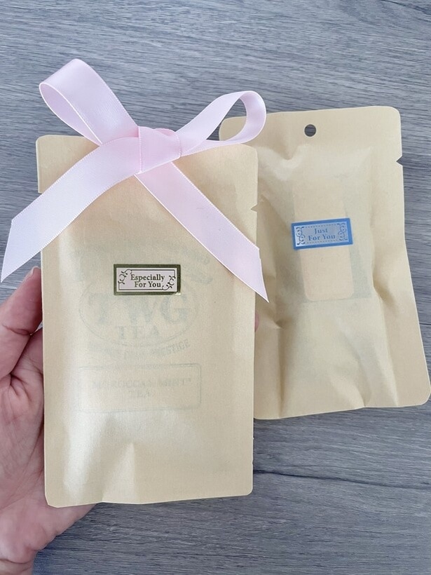 茶封筒上部に穴をあけてリボンを結ぶ(▶穴あけパンチがない場合)