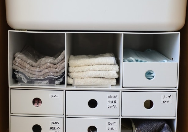 6段タイプの上に3段タイプを重ねて使っています　▶ハンカチ収納に一工夫