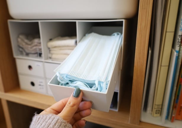 上部があいていて見えるので、目に入りやすく取り出しやすい　▶６段ボックスは