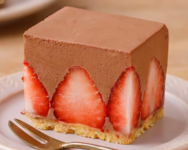 断面に見えるいちごがかわいい