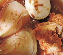 煮汁がたっぷりしみ込んだ新玉ねぎを味わう「スープ煮」