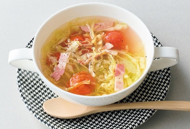 キャベツとベーコンのトマトスープ