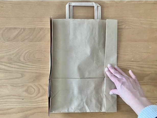 しっかり折り目を付けるのがポイント！（▶次へ）