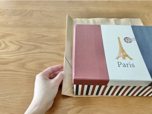 荷物のサイズに合わせて両サイドを折る！（▶次へ）