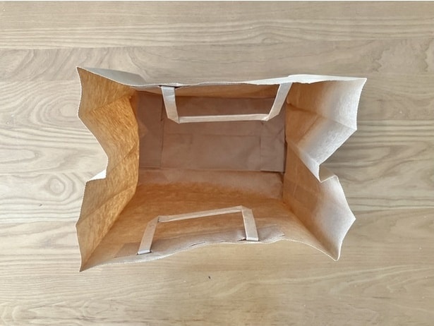 折った部分が四隅になるように整える！（▶次へ）