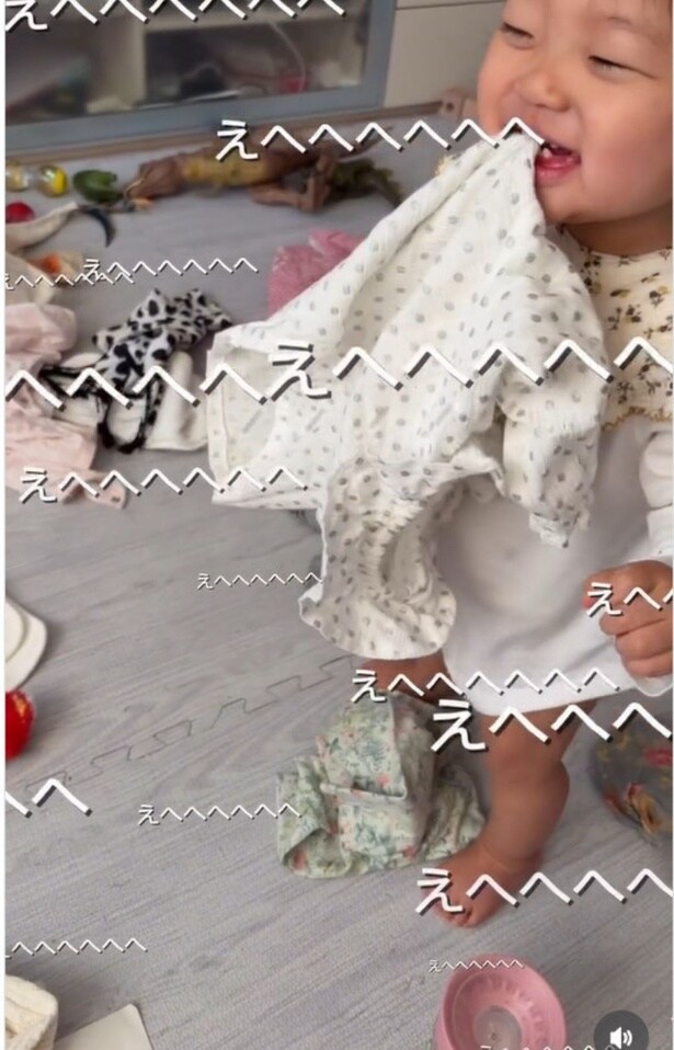 ぐいーんと引っ張ってニコニコ▶大好きなお兄ちゃんと…(⇒次へ)