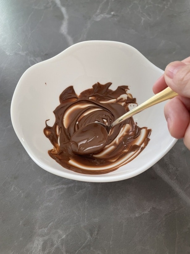 板チョコを電子レンジで溶かす（▶次へ）