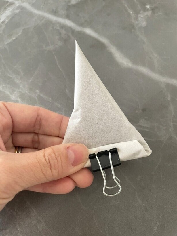 クリップで開け口を留めておくと書きやすい！