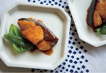 煮汁をかけながら焼いてふっくら！「ぶりの照り焼き」【定番おかずの新しい作り方】