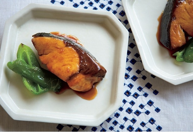 煮汁をかけながら焼いてふっくら！「ぶりの照り焼き」【定番おかずの新しい作り方】